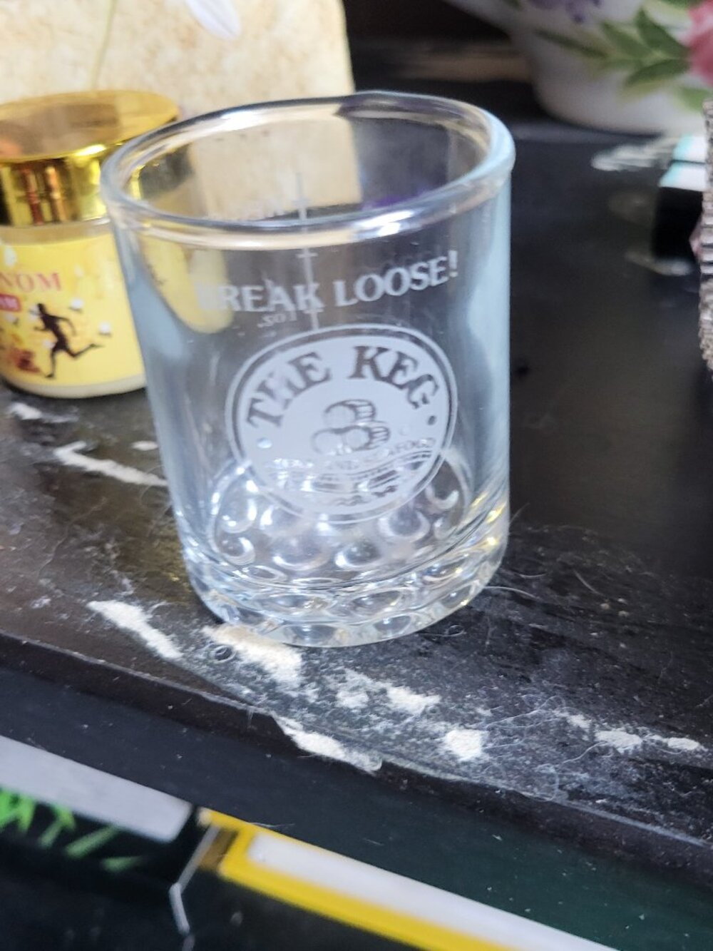 VINTAGE KEG STEAKHOUSE 2 OZ SHOT GLASS "THE KEG LOGO"+ "BREAK LOOSE" SAYING
